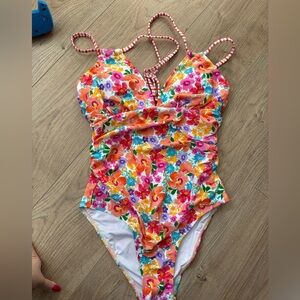 Cupshe Floral Cutout One-Piece Swimsuit Medium NWT Summer